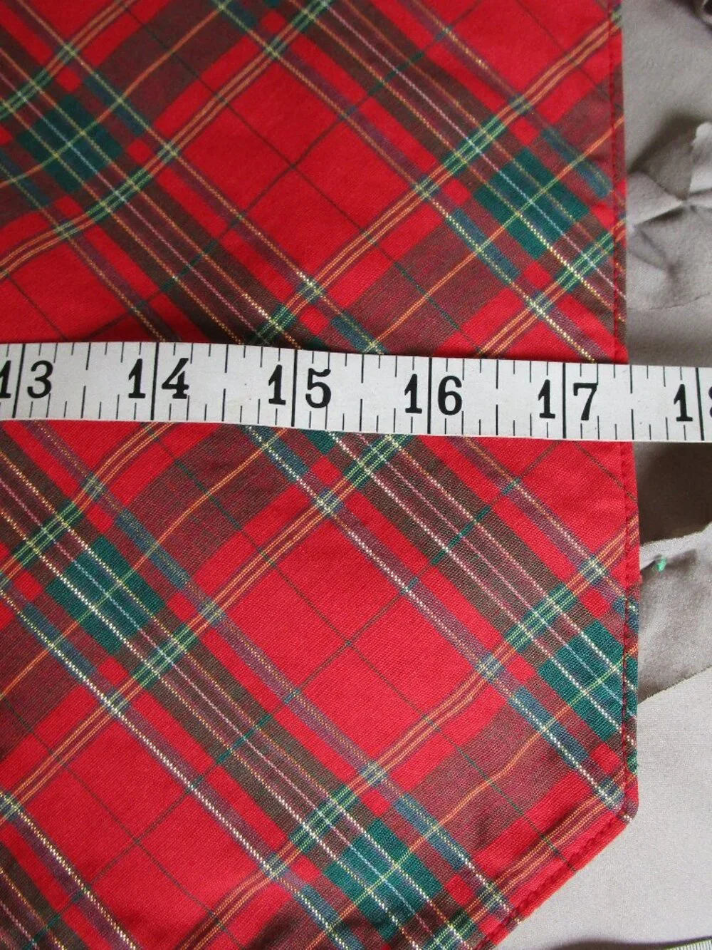 set of metallic threaded plaid placemats
